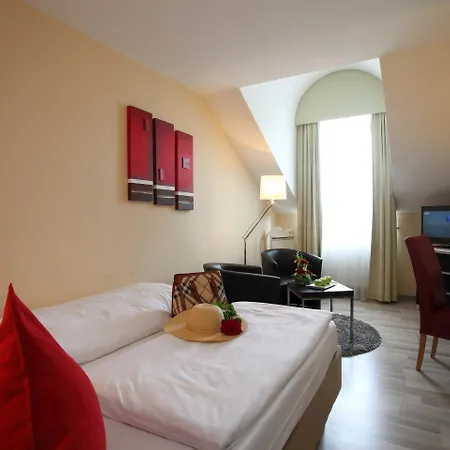 Western Rosenau 4*