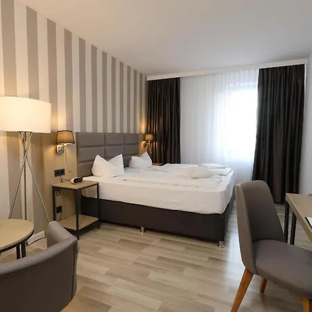 Western Rosenau 4*